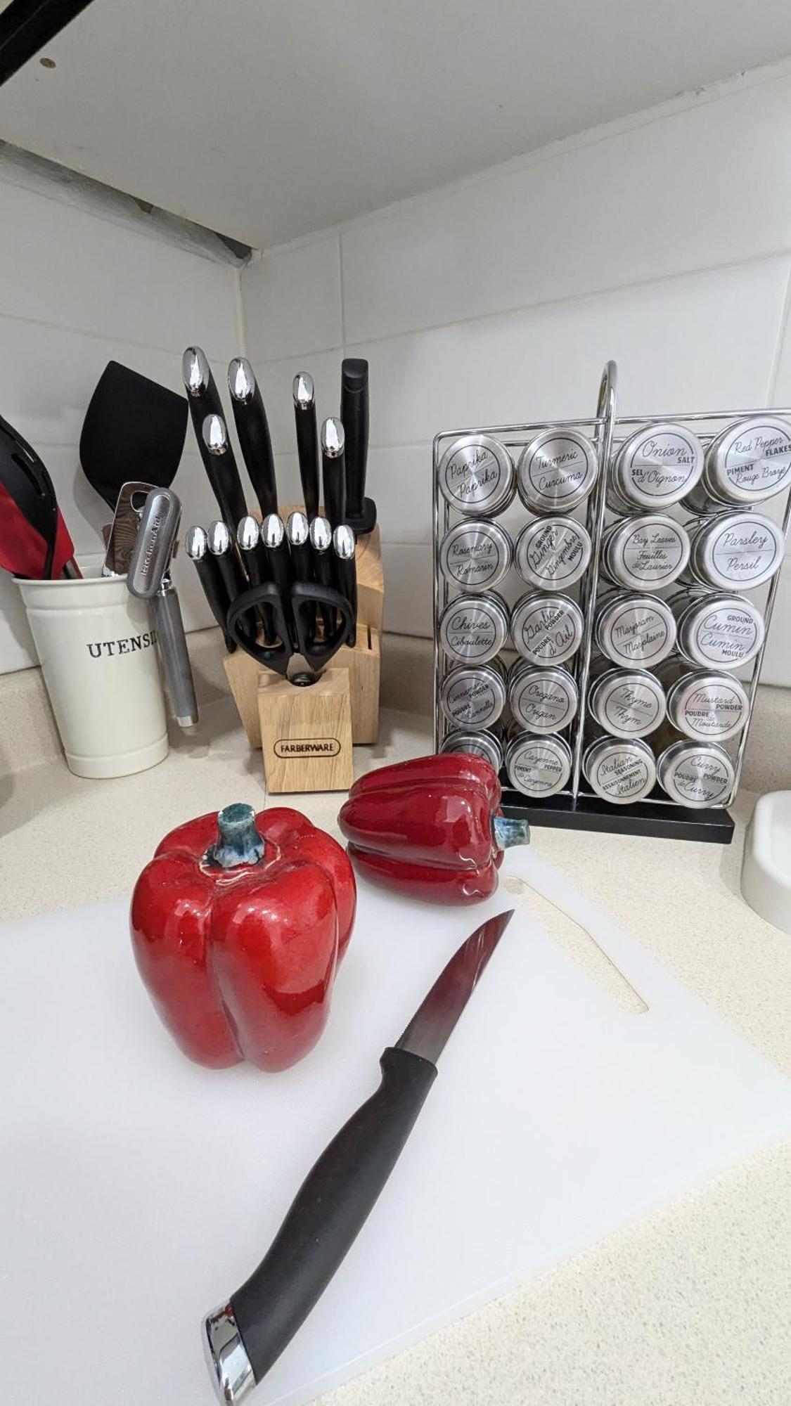 Cozy With Private Kitchen, Private Bathroom Homestay Toronto