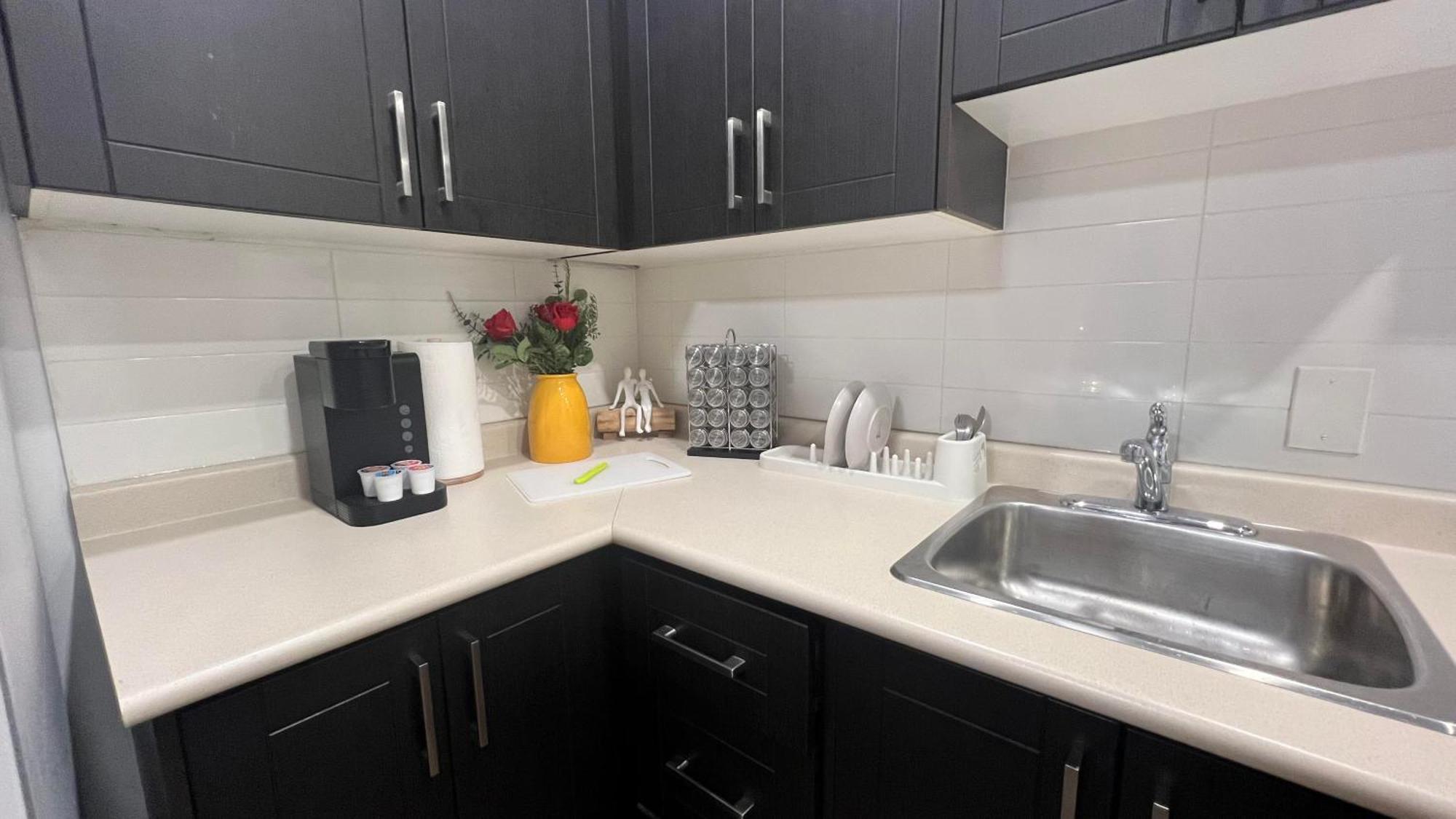 Homestay Cozy With Private Kitchen, Private Bathroom Toronto
