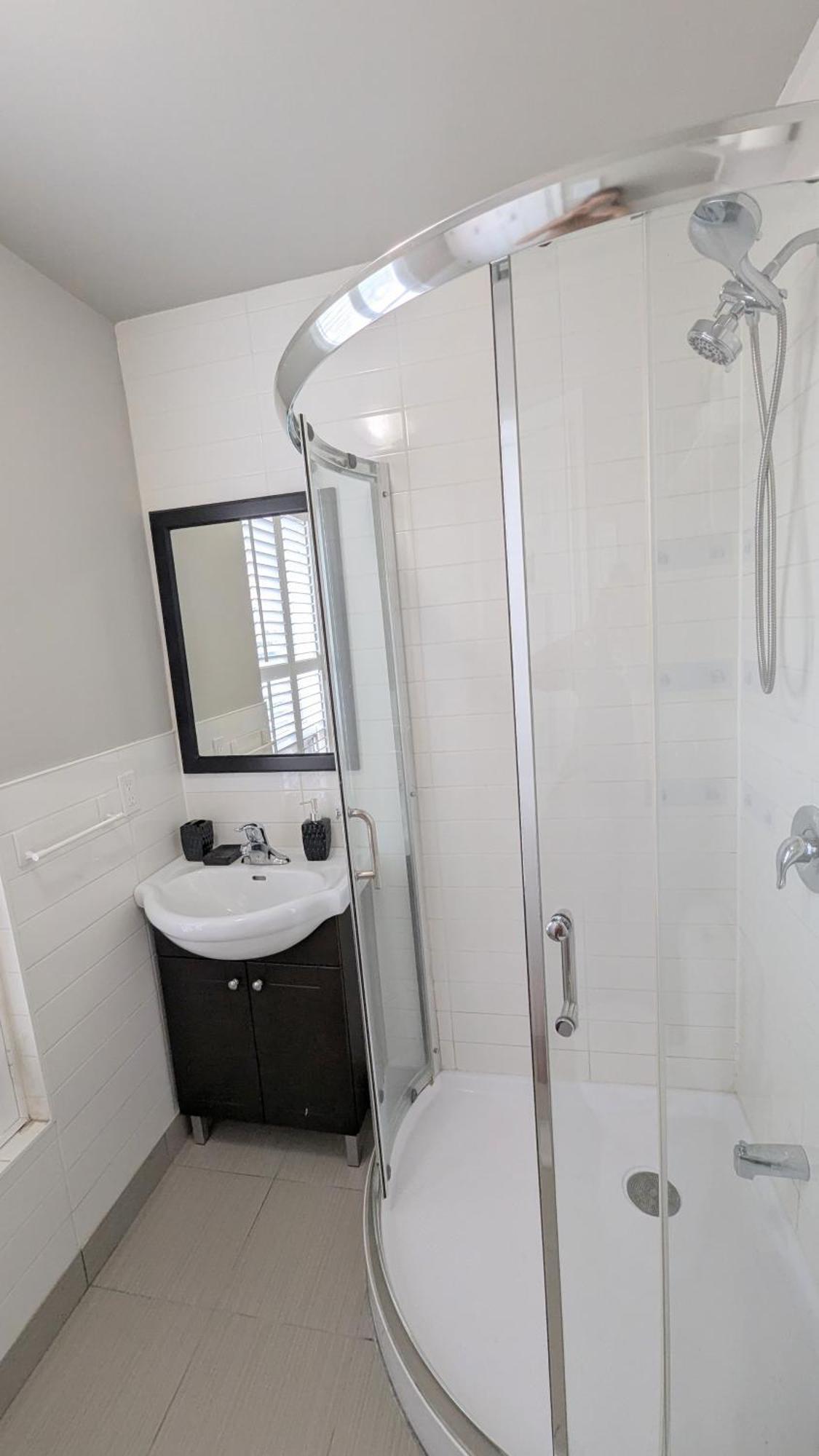 Cozy With Private Kitchen, Private Bathroom *