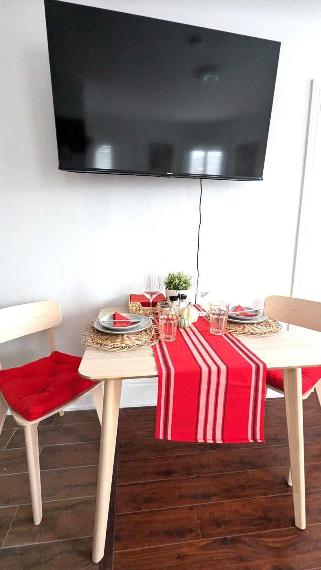 Cozy With Private Kitchen, Private Bathroom Homestay