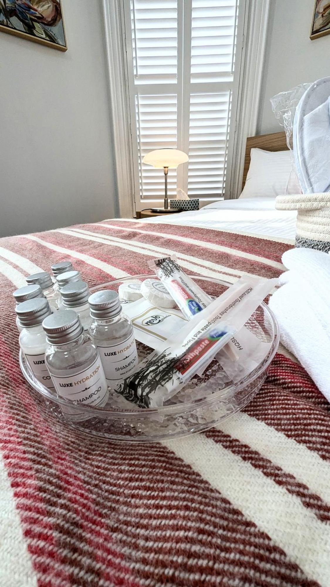 Cozy With Private Kitchen, Private Bathroom Homestay Toronto