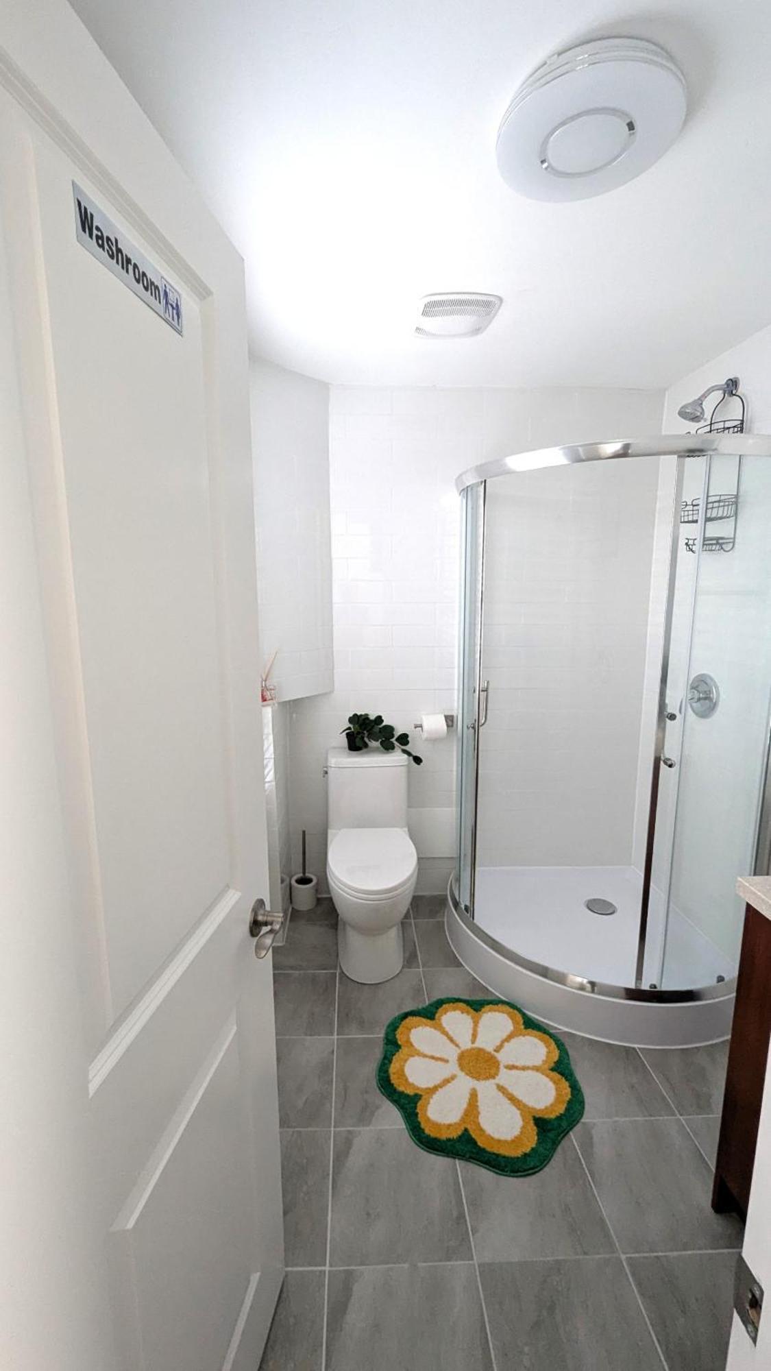 Cozy With Private Kitchen, Private Bathroom Homestay *