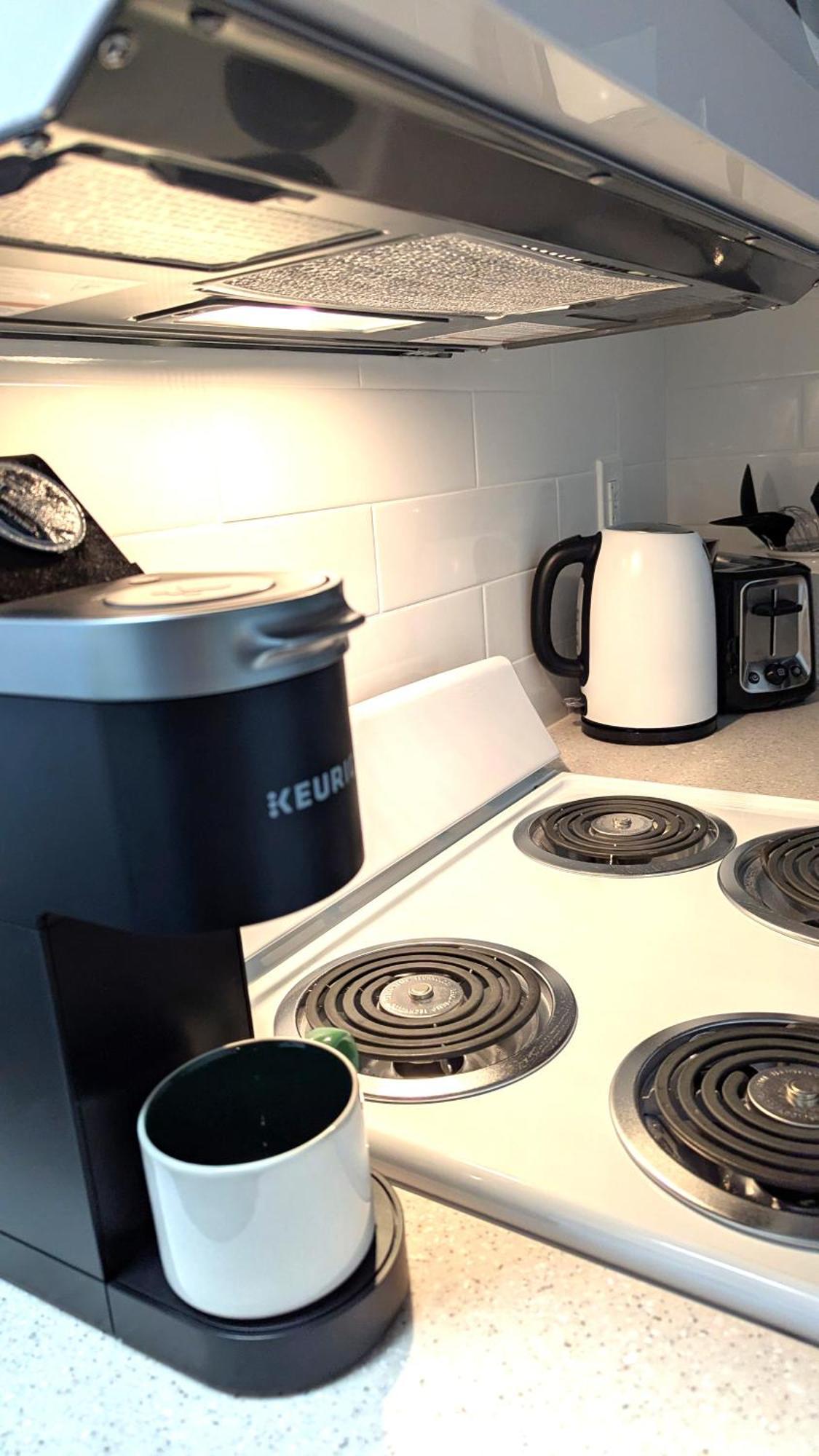 Cozy With Private Kitchen, Private Bathroom Toronto