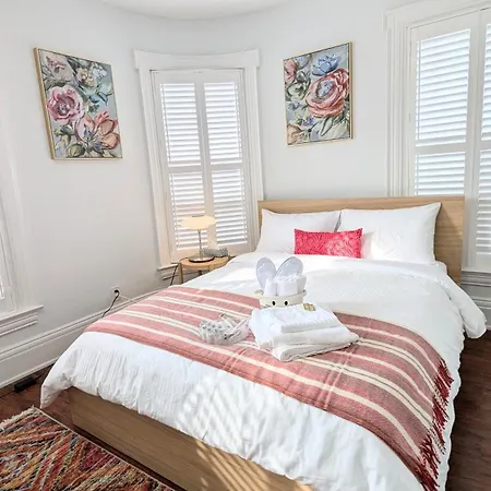 Cozy Room With Private Kitchen, Private Bathroom Toronto Exterior photo