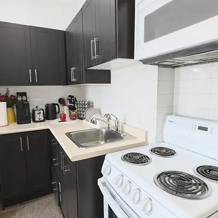 Cozy Room With Private Kitchen, Private Bathroom Toronto Exterior photo