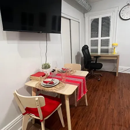 Cozy Room With Private Kitchen, Private Bathroom Toronto Exterior photo