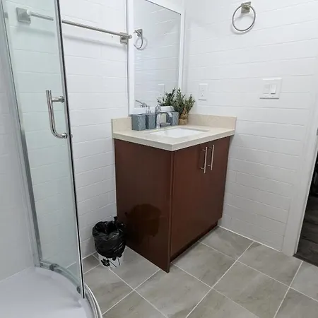 Cozy Room With Private Kitchen, Private Bathroom Toronto Exterior photo