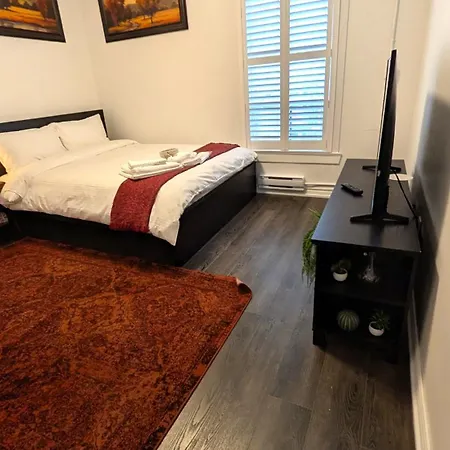 Cozy Room With Private Kitchen, Private Bathroom Toronto Exterior photo