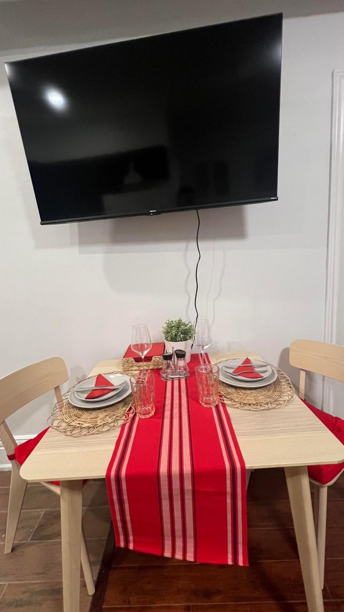 Homestay Cozy With Private Kitchen, Private Bathroom Toronto