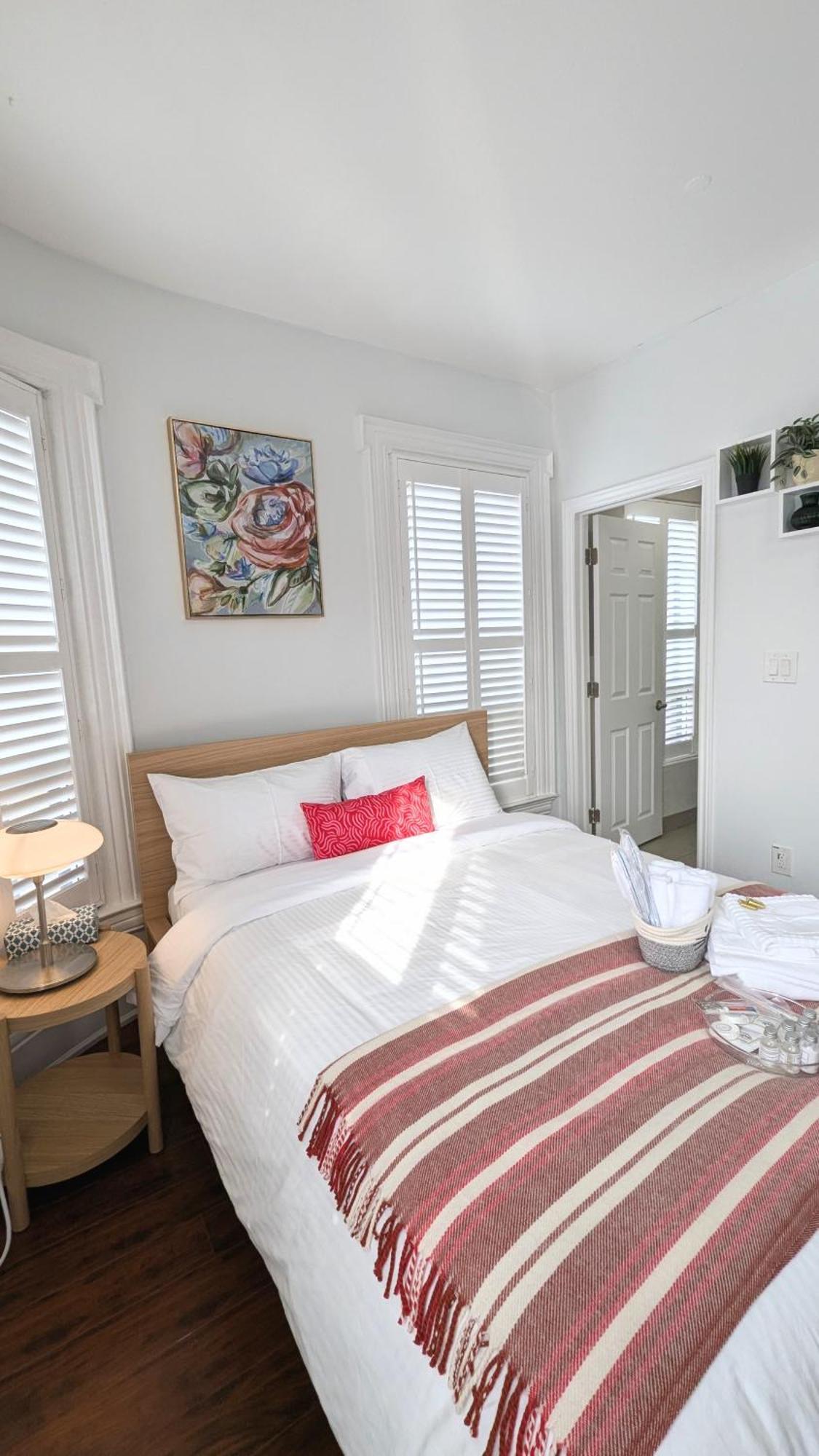 Cozy With Private Kitchen, Private Bathroom Homestay *